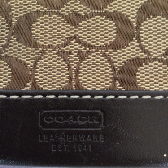 COACH MINI SKINNY SIGNATURE ID CASE KEY CHAIN - Picture 13 of 13